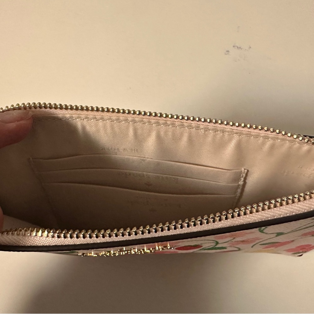 NWT Kate Spade Medium Lucy Strawberry Garden wristlet - Picture 7 of 7